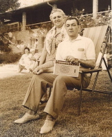 ההורים, אלכסנדר וסימה שטיינברג, בבית הבראה בישראל