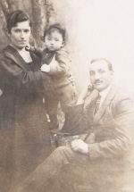 צבי רוזנבאום, כתינוק, עם הוריו, זאב ובריינה